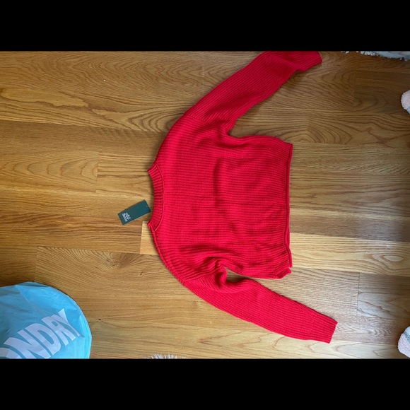 Red sweater - Picture 4 of 4